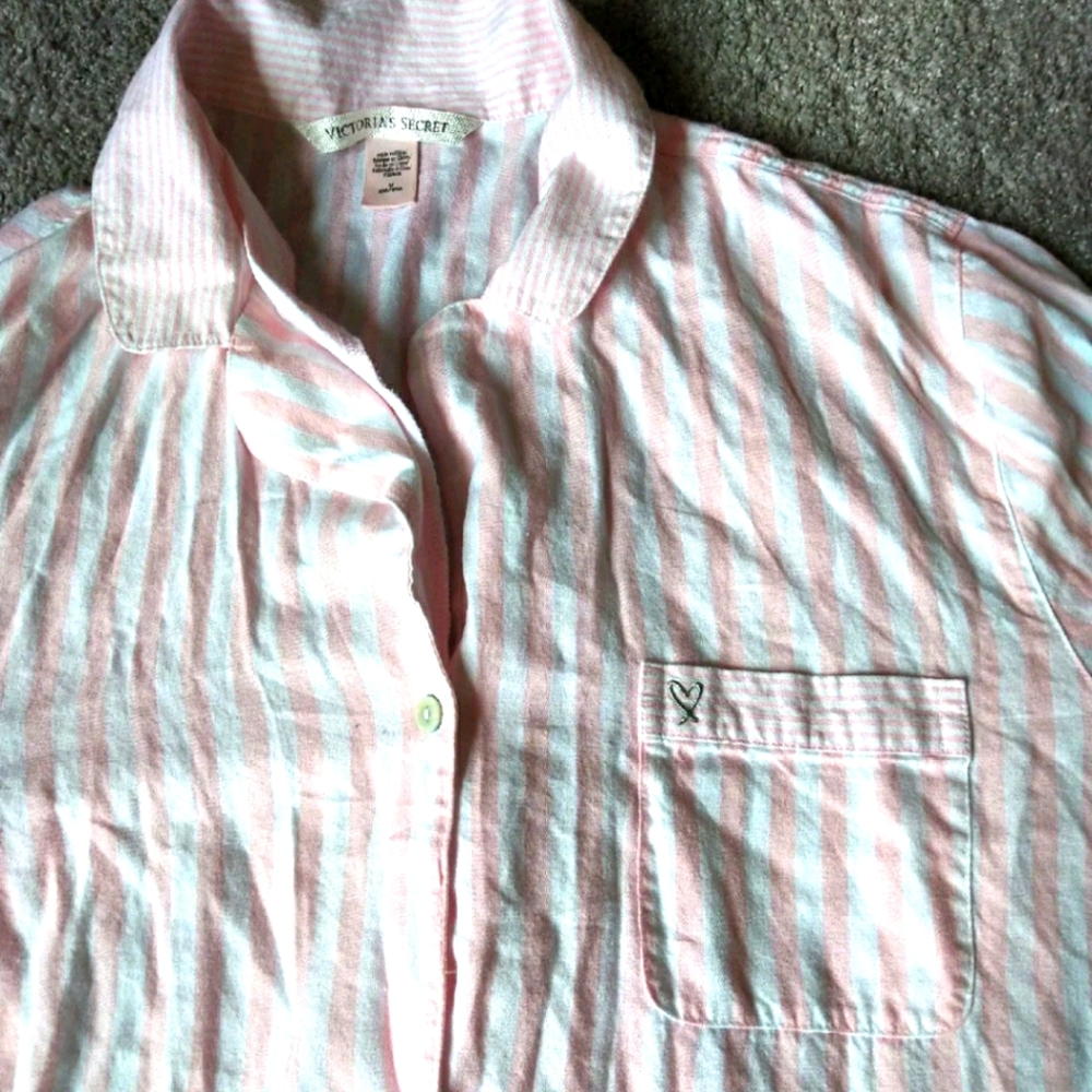 Victoria secret sleep shirt. Long sleeved. M
